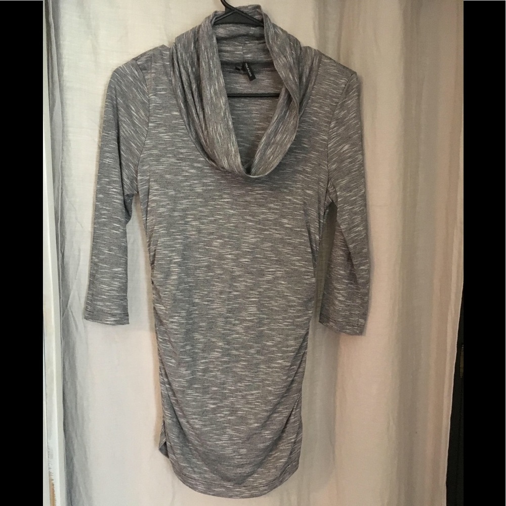 Fitted gray cowl neck tunic/top